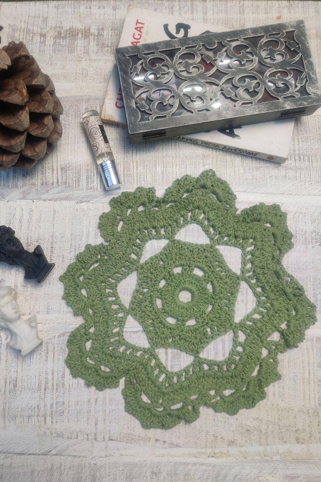 Sass Obsessed Green Crochet Table Mat 1